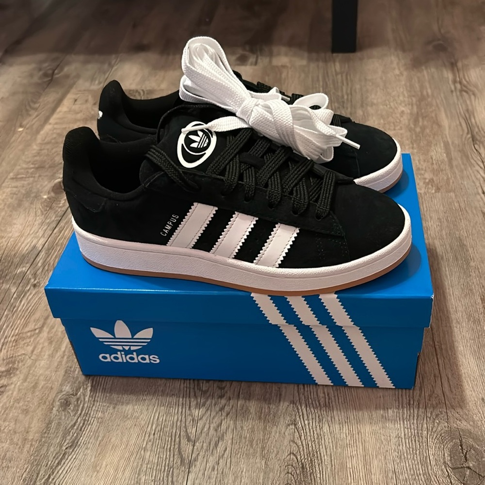 Boys size 5 Adidas Campus 2000s black and white.